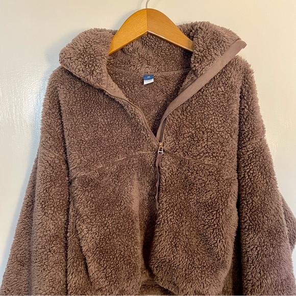 Old Navy Cropped Fluffy Pullover - Picture 1 of 4